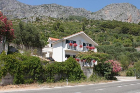 Apartments by the sea Brist, Makarska - 6813